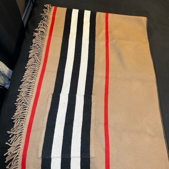 Burberry cape - Picture 5 of 6